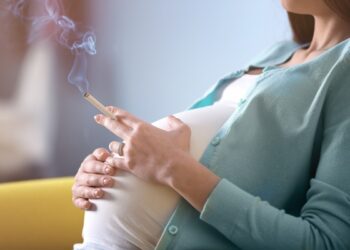 Το κάπνισμα στην εγκυμοσύνη συνδέεται με την εμφάνιση υποδοντίας στα παιδιά