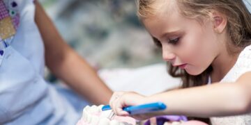 Έρευνα: Μικρές αλλαγές κατά τις συνήθεις οδοντιατρικές επισκέψεις κάνουν τη διαφορά για τα παιδιά με αυτισμό!