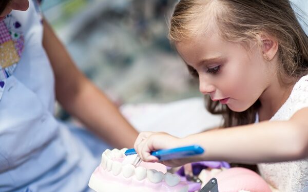 Έρευνα: Μικρές αλλαγές κατά τις συνήθεις οδοντιατρικές επισκέψεις κάνουν τη διαφορά για τα παιδιά με αυτισμό!