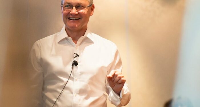 Simon Tucker: Γνώρισε τον ασθενή σου, βρες την θεραπεία…