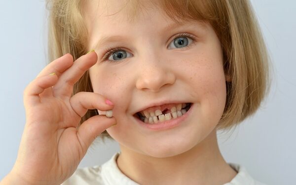 Πώς βιώνουν τα παιδιά την απώλεια του πρώτου τους δοντιού;