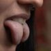 Διαχωρισμός γλώσσας (tongue splitting): Η νέα μόδα που ανησυχεί τους ειδικούς της στοματικής υγείας