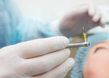 Εμφυτεύματα: Nέα τεχνική υπόσχεται την εξόντωση των ανθεκτικών μικροβίων