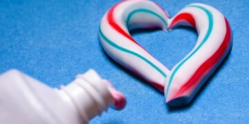 To συχνό βούρτσισμα των δοντιών “θωρακίζει” την καρδιά