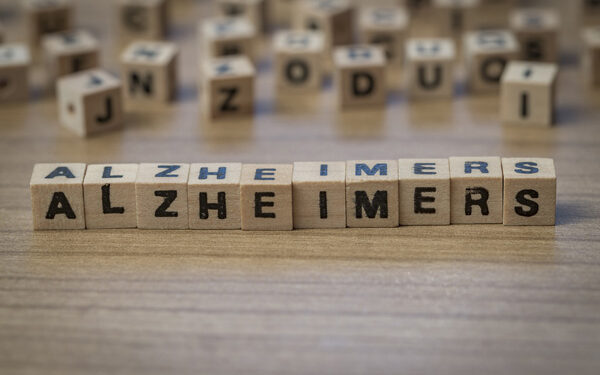 H καλή στοματική υγεία σύμμαχος στη μάχη εναντίον του Αλτσχάιμερ!