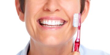 Έρευνα: Πιο επιμελείς οι γυναίκες με την φροντίδα της οδοντόβουρτσας