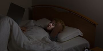 Έρευνα:Αυξημένος κίνδυνος τερηδόνας για τα “νυχτοπούλια”