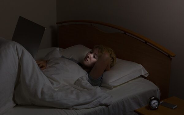 Έρευνα:Αυξημένος κίνδυνος τερηδόνας για τα “νυχτοπούλια”