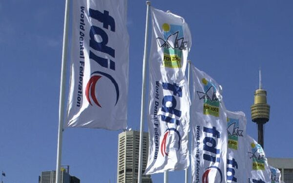 Η FDI υιοθετεί νέο ορισμό της στοματικής υγείας