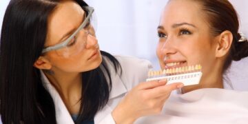 Πόρισμα καταπέλτης: Μόνο από οδοντιάτρους η λεύκανση δοντιών και μόνο σε οδοντιατρεία