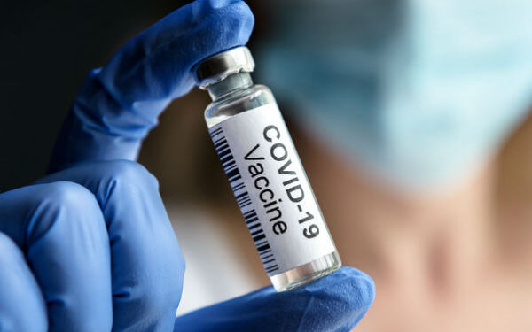 Οι οδοντίατροι ζητούν να εμβολιαστούν άμεσα κατά του κορονοϊού