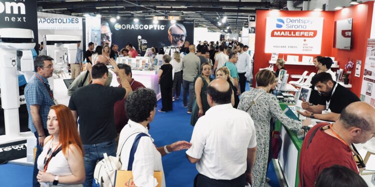 Πλήθος κόσμου έδωσε το «παρών» στη Dental Expo2024