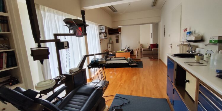 Οδοντιατρείο στου Ζωγράφου (2ου ορόφου, 70 τ.μ., κεντρικά στην 3η στάση Άνω Ιλισίων)